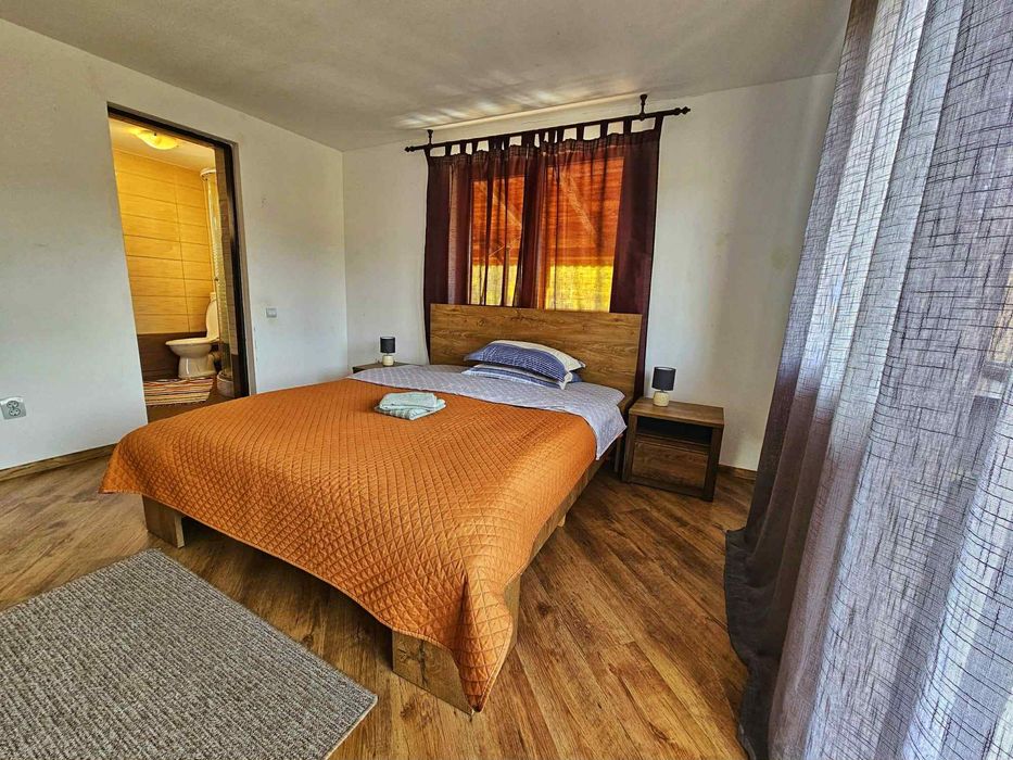 Inchiriez casa de vacanta