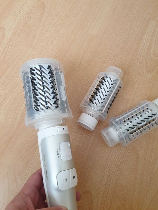 Perie cu aer cald de indreptat parul Rowenta Brush Active CF9250