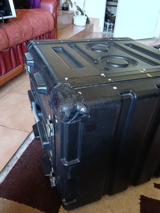 Rack case 8u sau schimb cu ceva mai mic