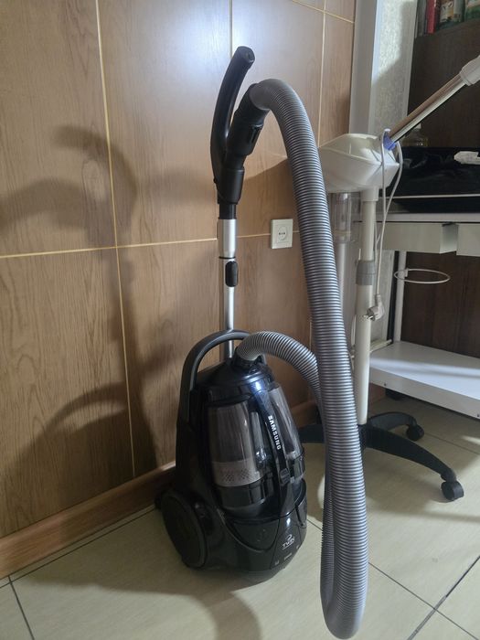 Пылесос б/у хорошего качества