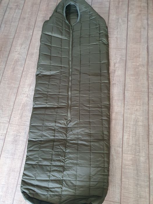 Vând sac de dormit militar.