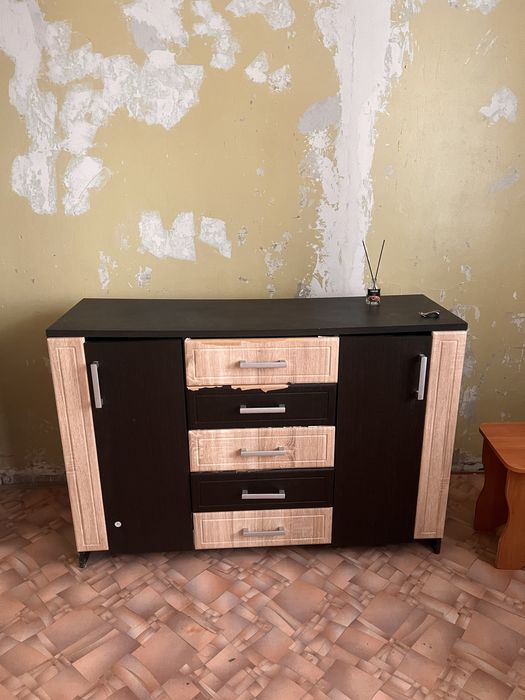 Отдам  комод даром
