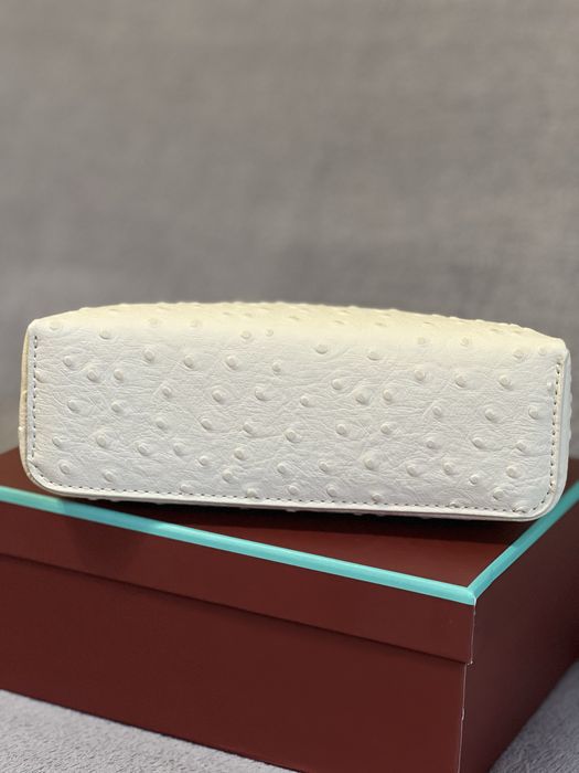 Бяла чанта естествена щраусова кожа L*P*19