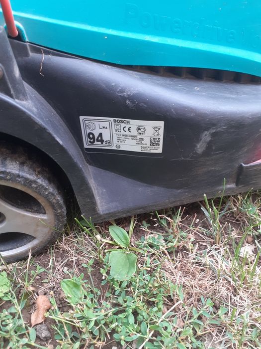 Продавам ел. Косачка Бош Rotak 32 .