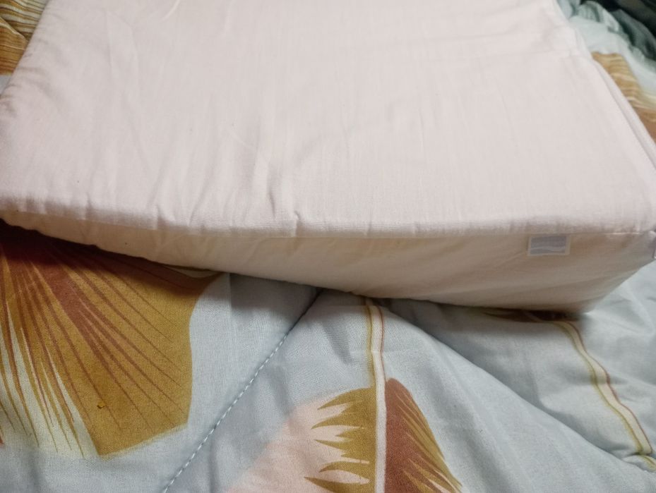 Антирефлуксна възглавница за кошара и за количка