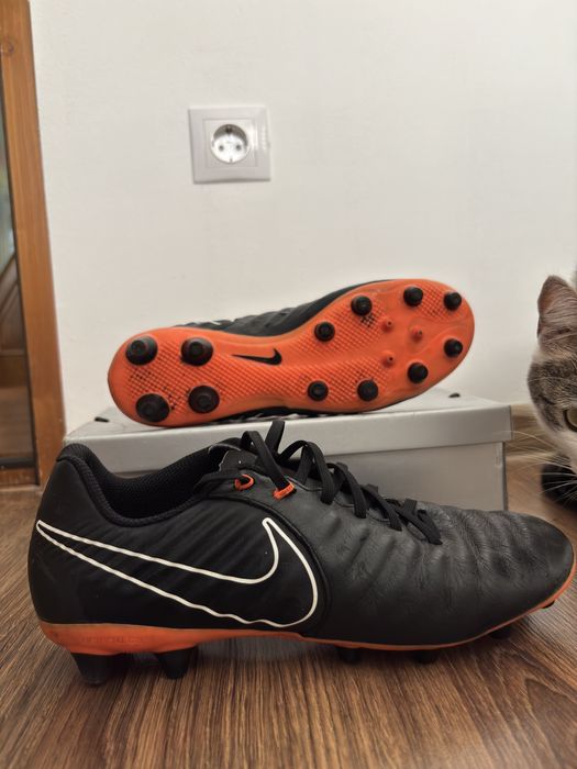 Adidasi fotbal Nike Tiempo