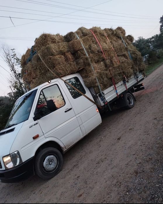 Vând baloți de fân transport la domiciliu mai mult detalii la telefon