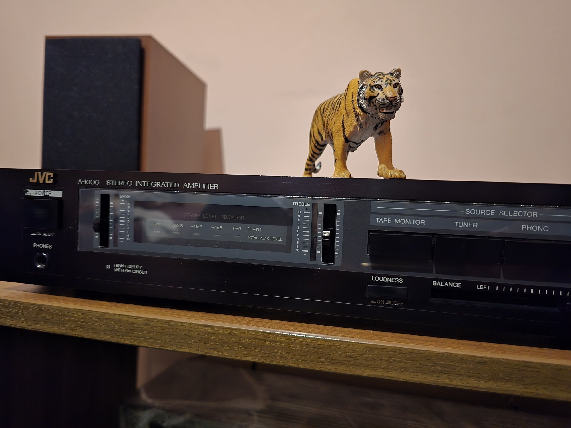Jvc A-K100B. Amplificator. Sunet analogic de vis. Preț fix !
