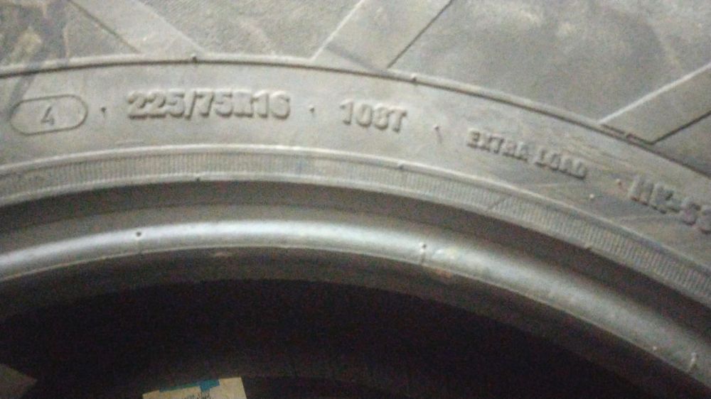 Шины новые на заводских шипах