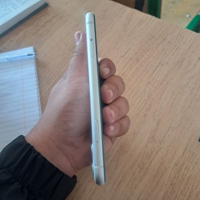 Iphone 11 rangi oq