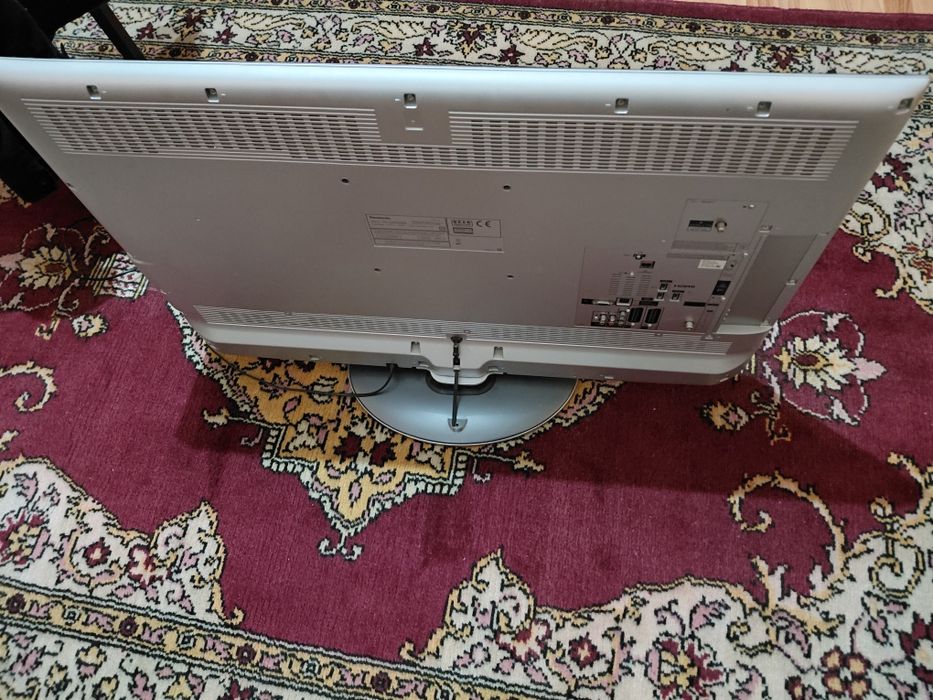 De vânzare TV si telefon