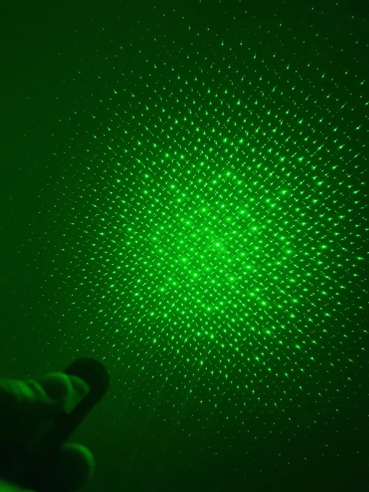 Laser cu lumină verde, puternic