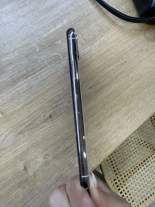 iPhone X in cutie originala cu 3 huse, 64gb, silver, 70% baterie