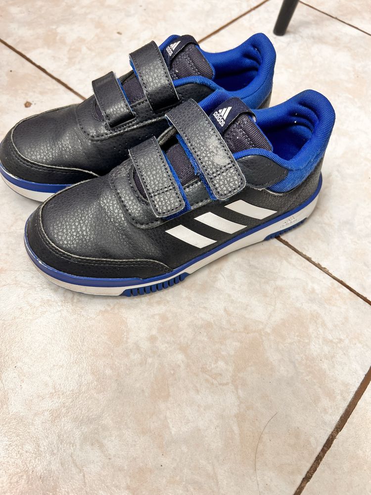 Маратонки adidas и Nike