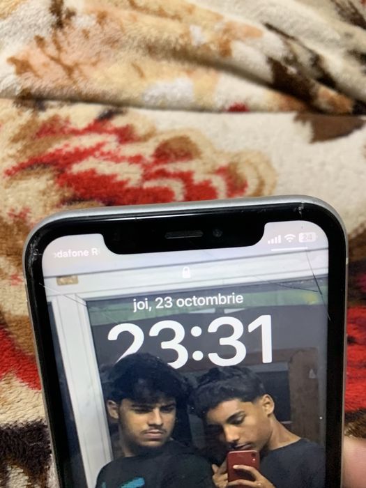 Vand IPHone XR perfect functional cititi descrierea