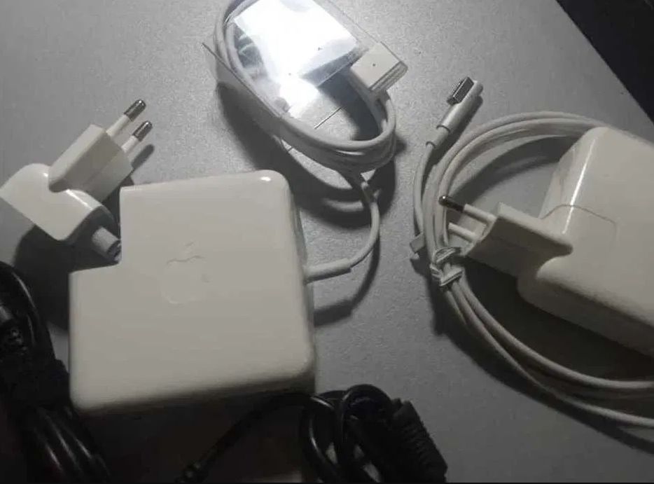 на MacBook под 85W - зарядка, блок питания на макбук