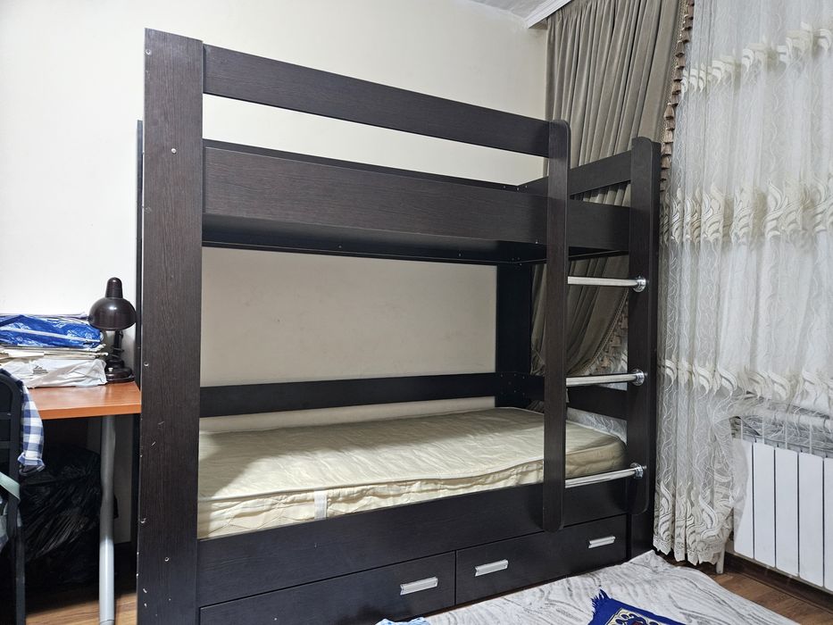 Кровать 2 этажный, размер 2м×95см сделанно на заказ 2,млн.