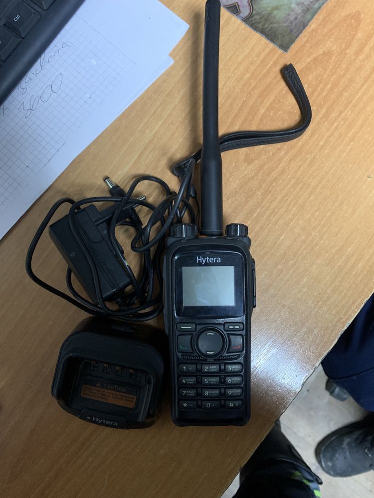 Продам б/у Рацию Hytera PD 785 G