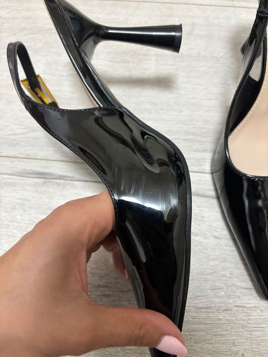 Дамски черни лачени токчета