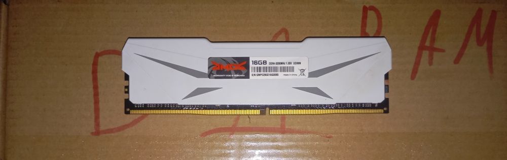 Vând plăcuță de ram 16gb ddr4