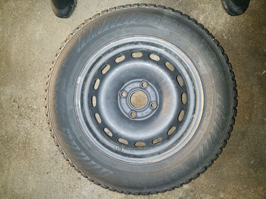 Зимняя резина на дисках на Ауди 80 Б4 .  Б.У.