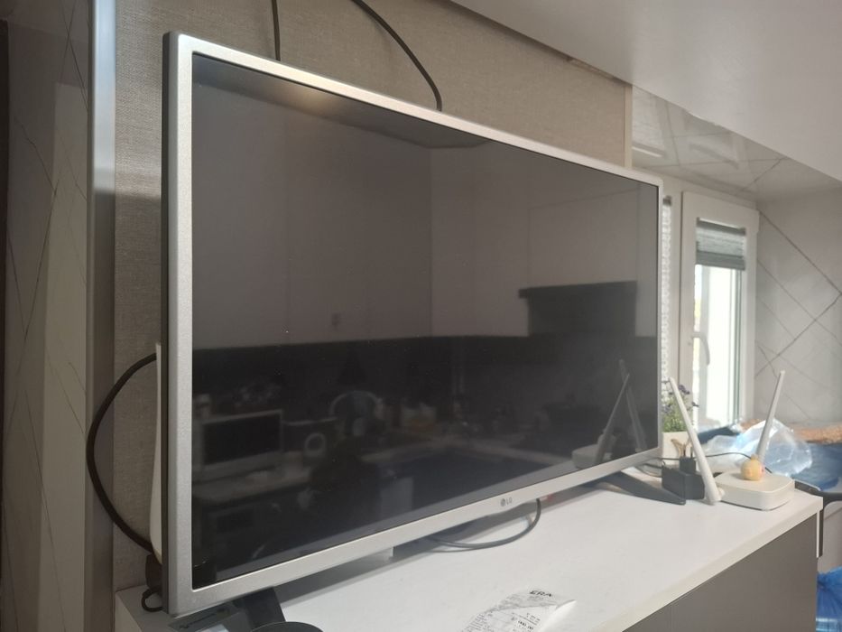 Телевизор  сотиладт