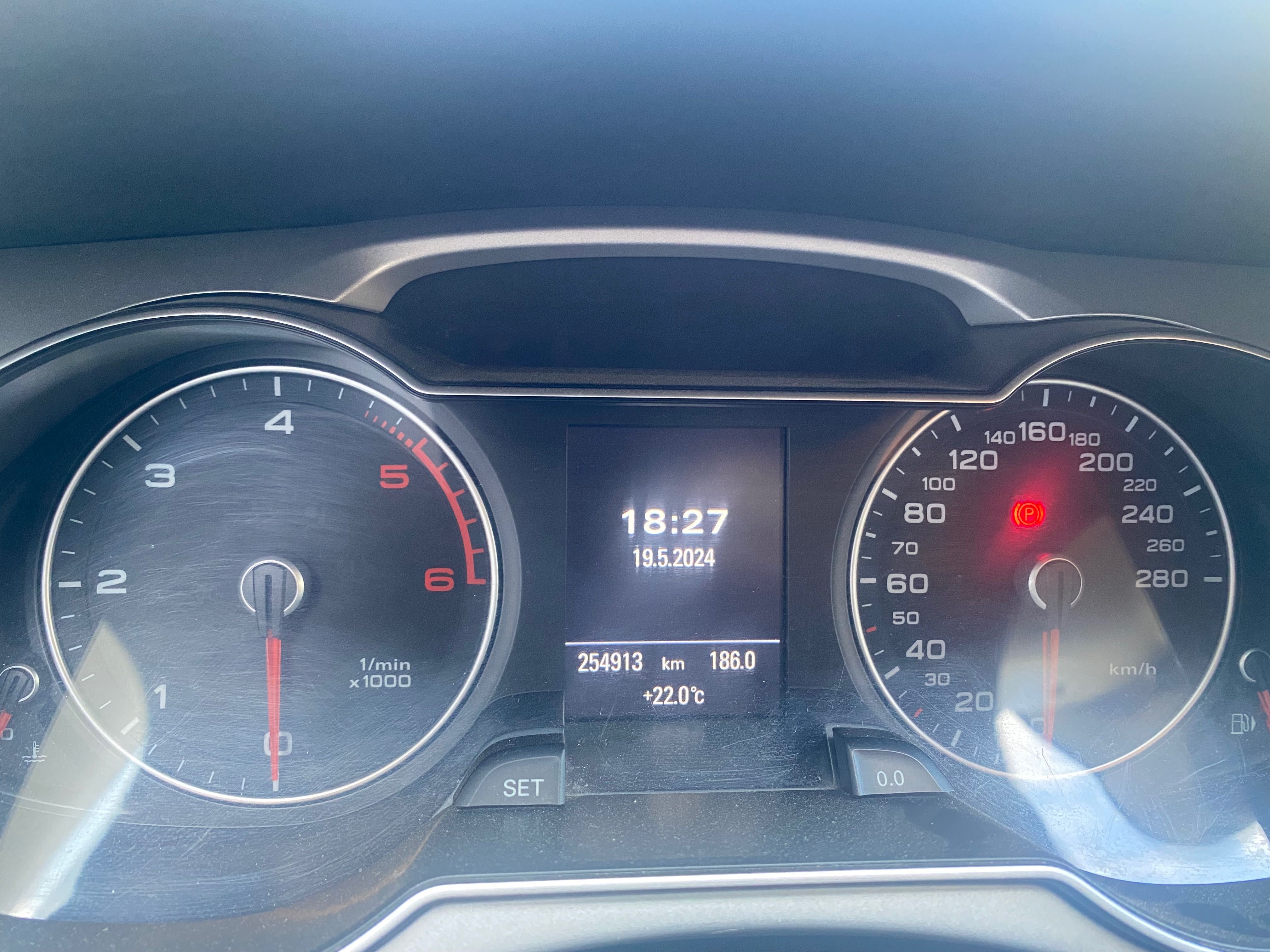 Audi A4 Avant  B8  2.0 l, 190 cp Pachet S-line, oct. 2015-254.913 km