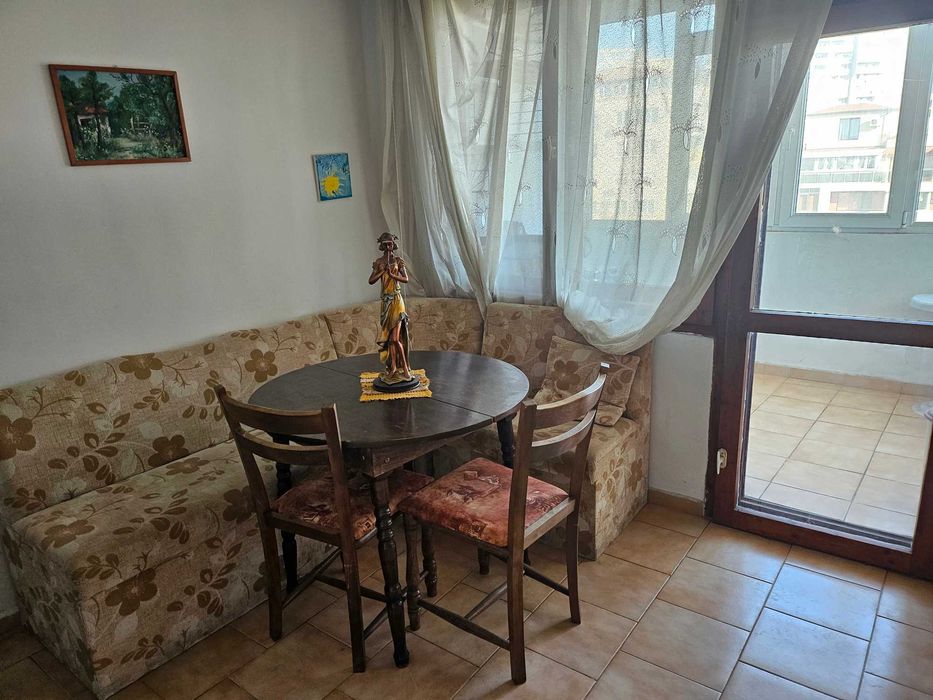 Тристаен, тухлен до Зимно кино Тракия