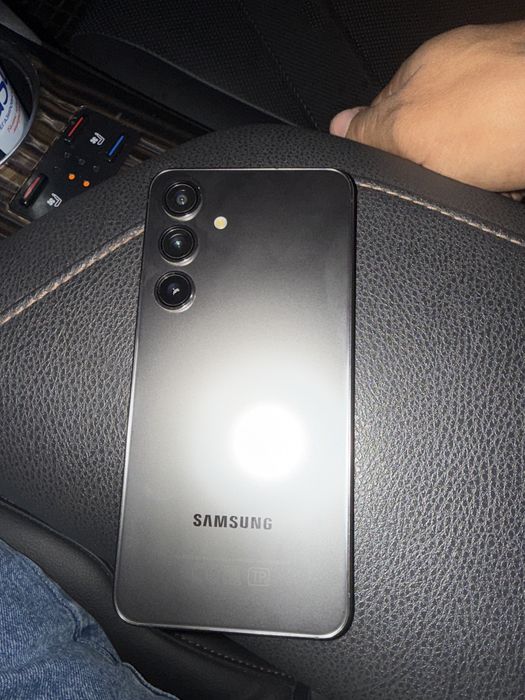 Samsung S24 в идеальном состоянии