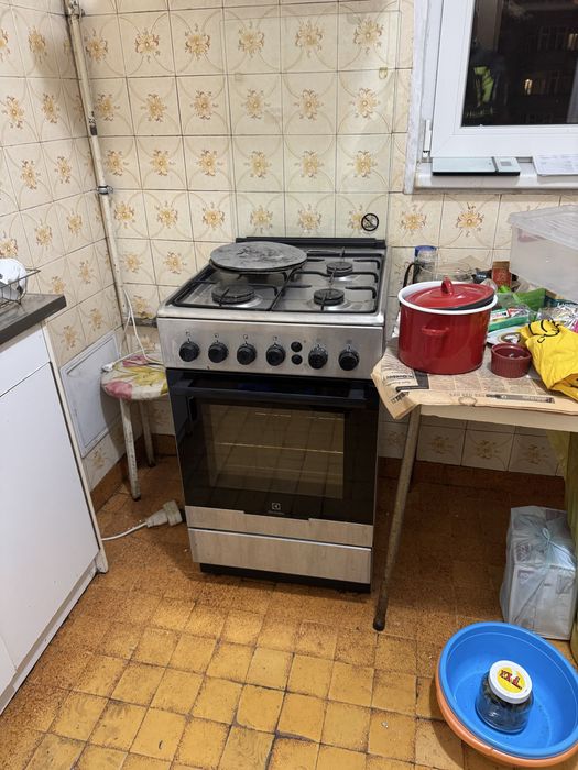 Aragaz Electrolux 4 ochiuri cu cuptor functional