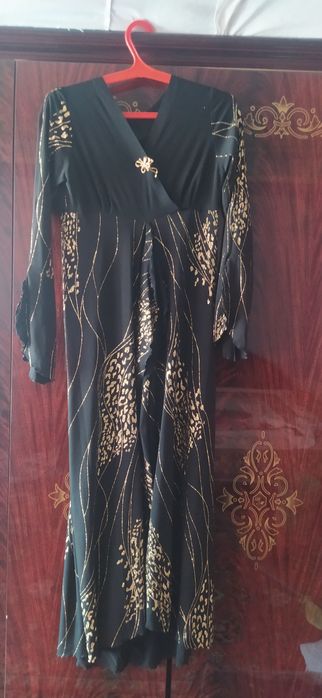 Узим кийган кийимлар. 42 размер куйлаклар, 46 размер шим,.