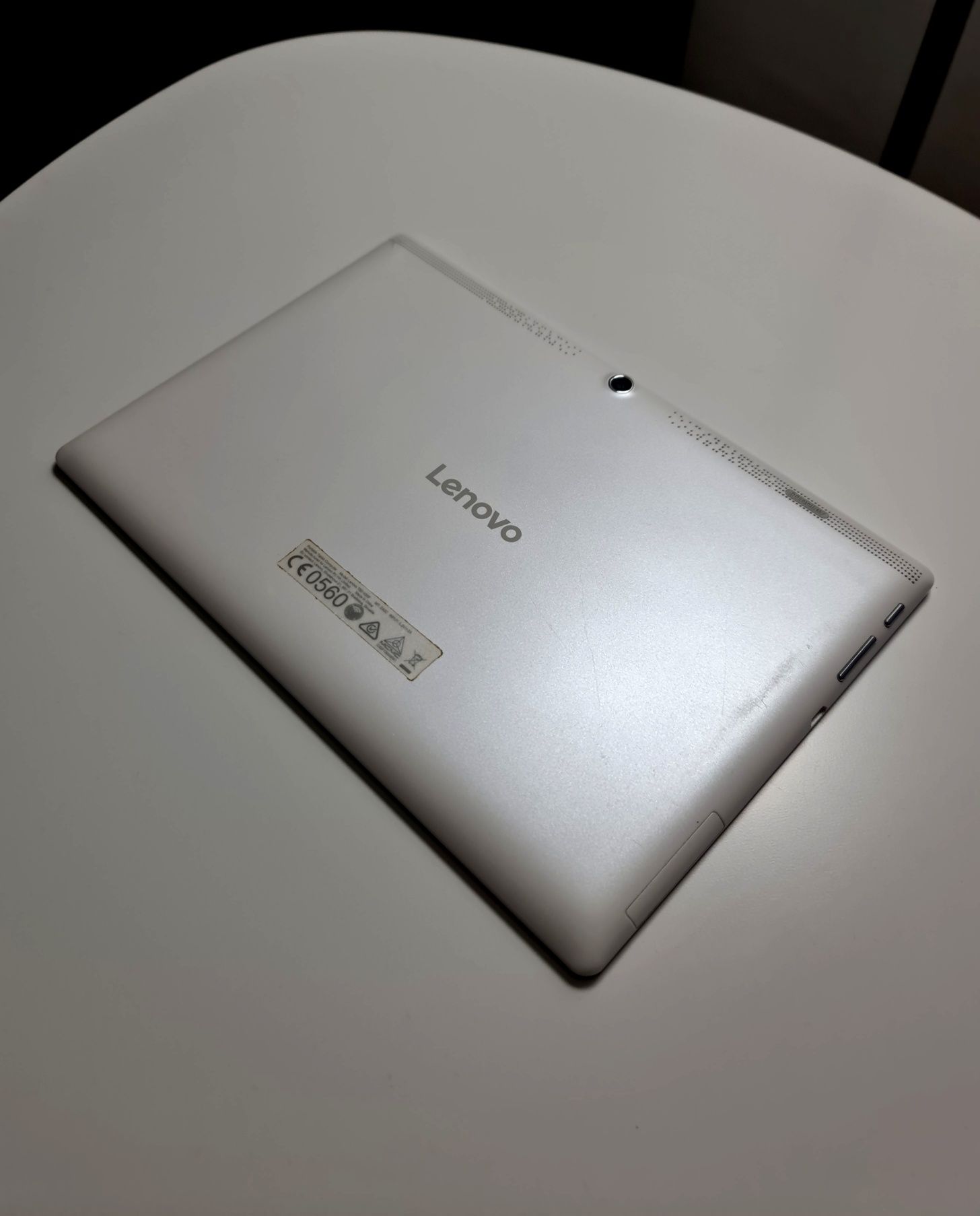 Tabletă albă Lenovo