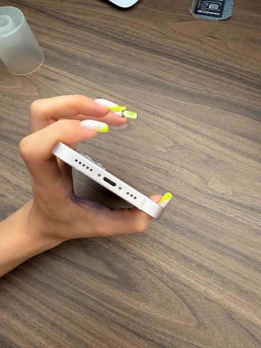 Iphone 13 в перфектно състояние
