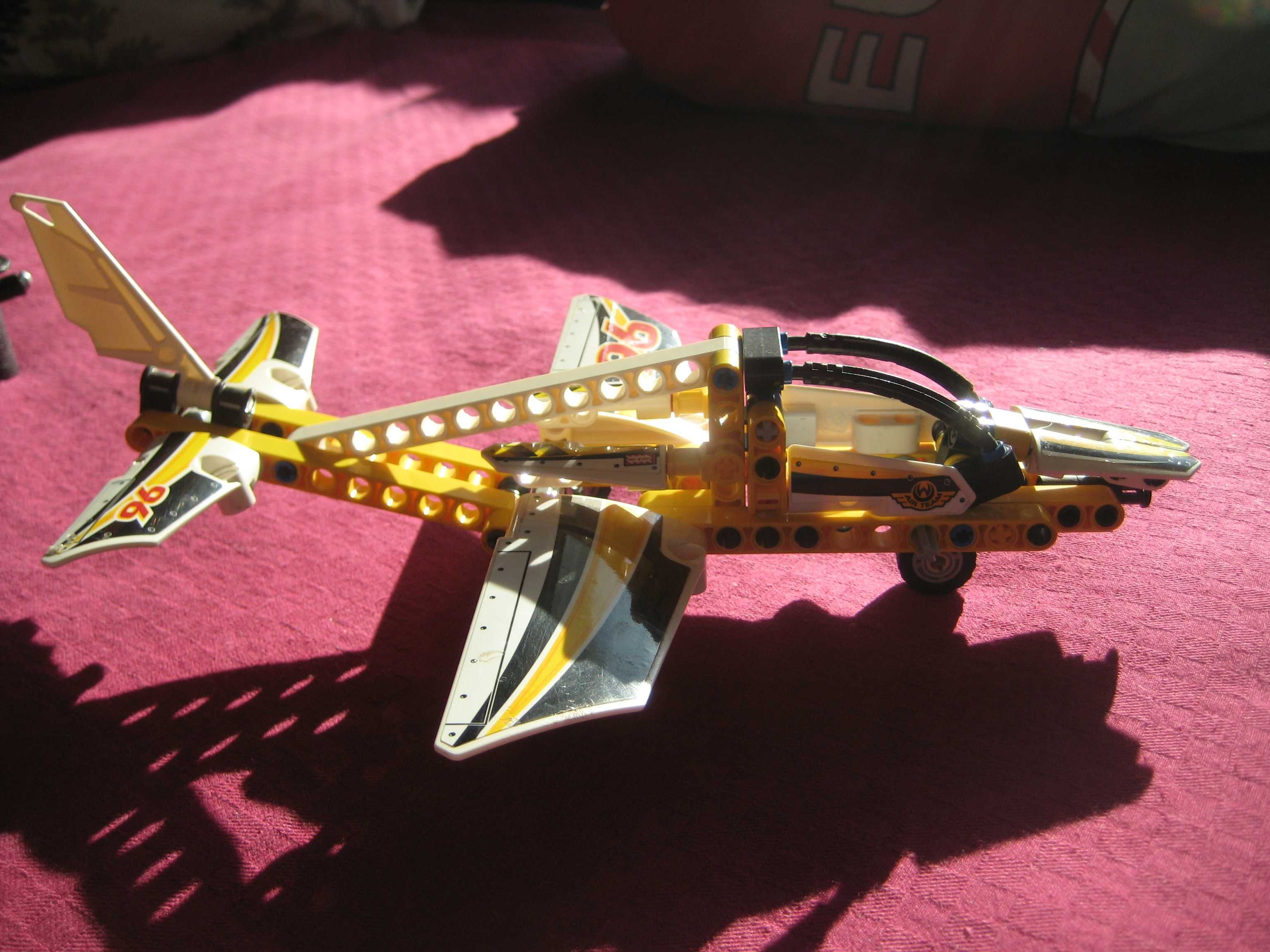 LEGO TECHNIC:реактивен самолет