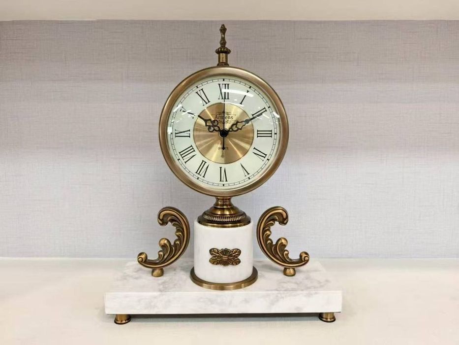 Настольные часы  итальянской стиль. Нежный качественный оникс  роскошн