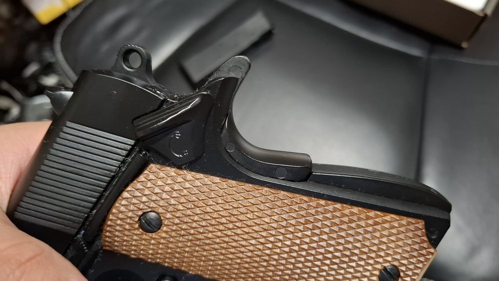 Replica airsoft Colt 1911  pe arc full metal.