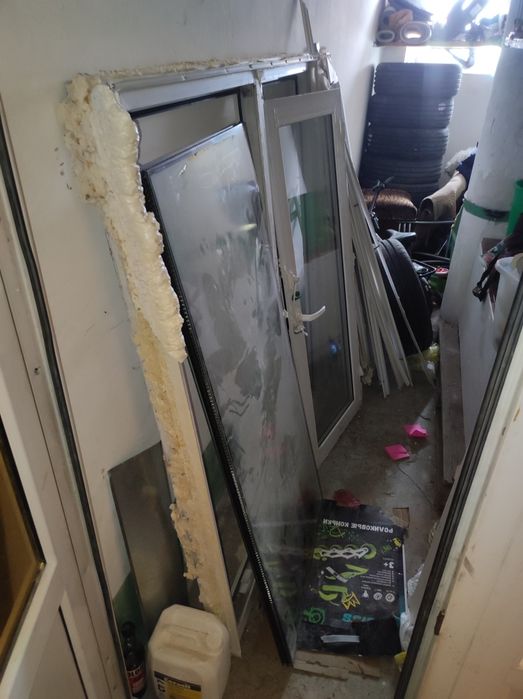 Готовое окно пластиковое, размер 135 на 145 см