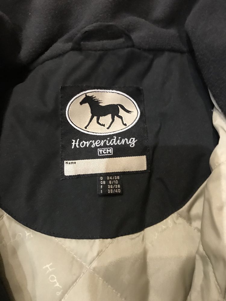 Дмско Яке Horseriding