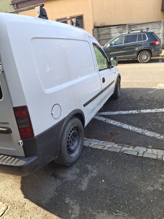 Vînd Opel combo 1.7