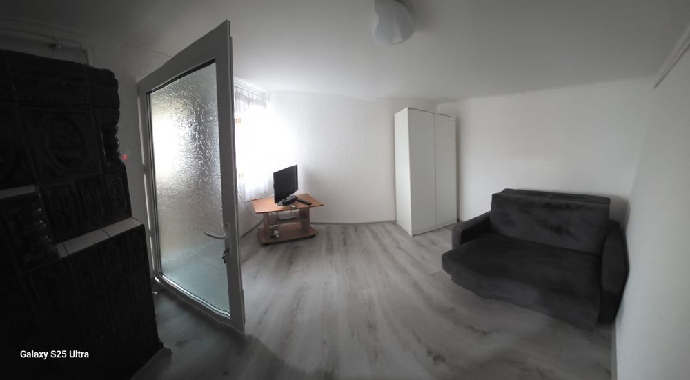 Inchiriez garsoniera la curte sector 2