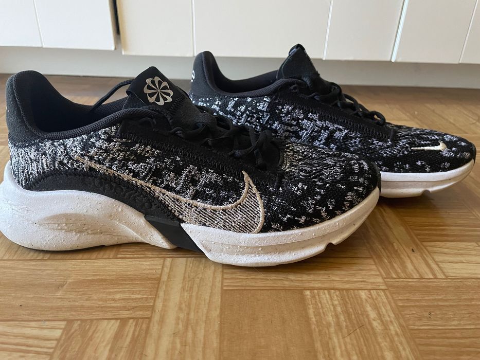 Маратонки   Nike