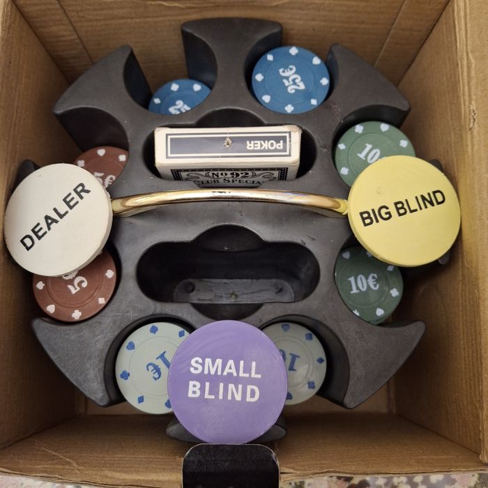 Покер комплект,200бр.чипове и 1 тесте карти