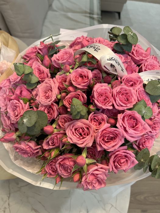 Свежая кустовая роза