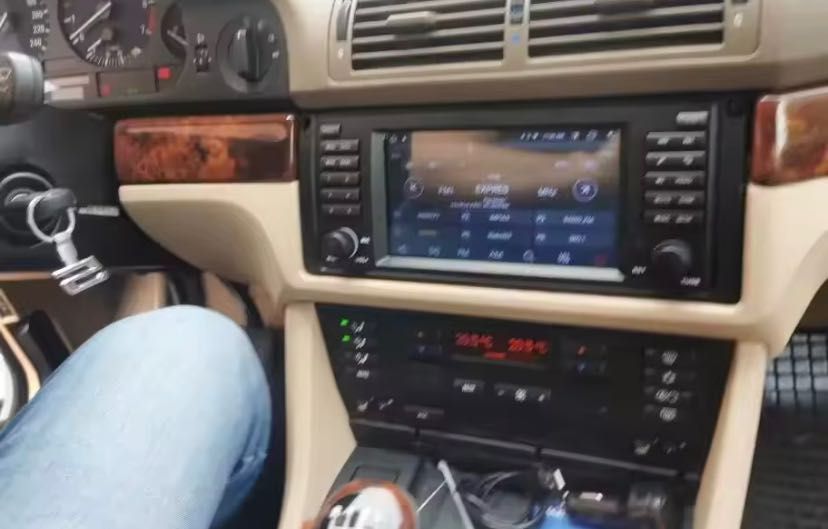 Navigatie Android BMW seria 5 X5 E39 E53 Waze YouTube