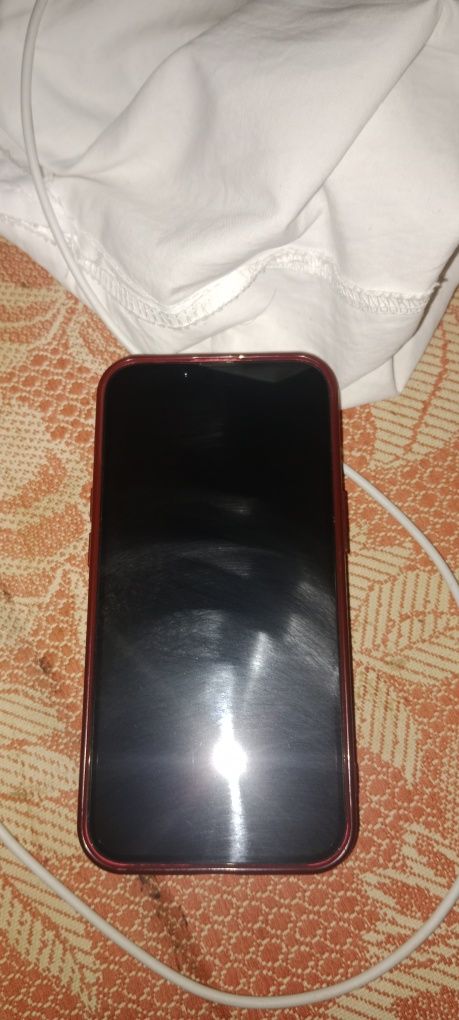 Iphone 14 qizil svet