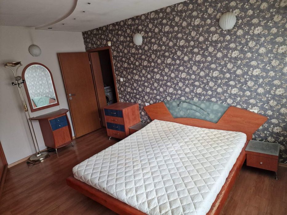 Дава се под наем Тристаен апартамент в Пловдив, Въстанически - 120 кв.м за 433.5 € - Снимка #1