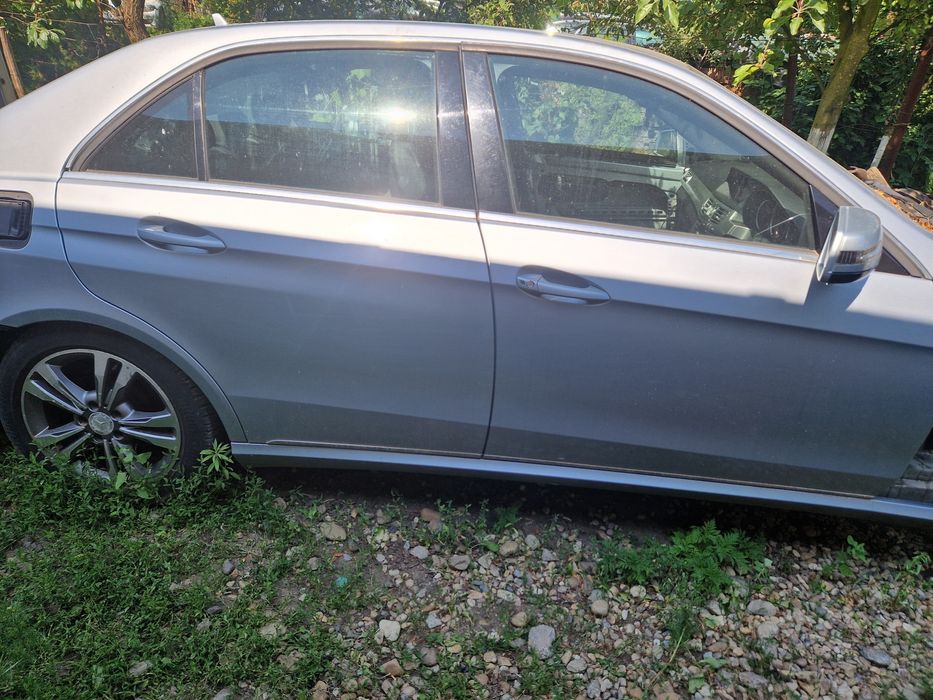 Usa dreapta stanga tragher  e class w212 facelift portbagaj interior