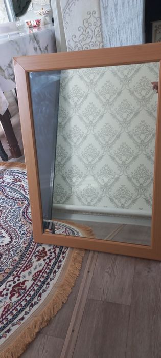 Продам зеркало  в хорошом состоянии