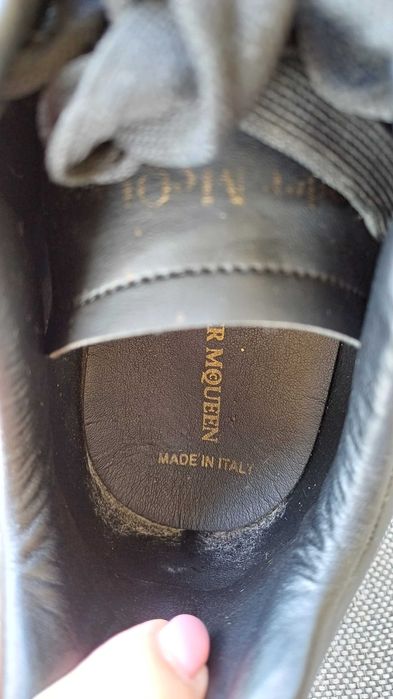 ALEXANDER MCQUEEN oversized sneakers, cumparati din Dubai|TheDubaiMall