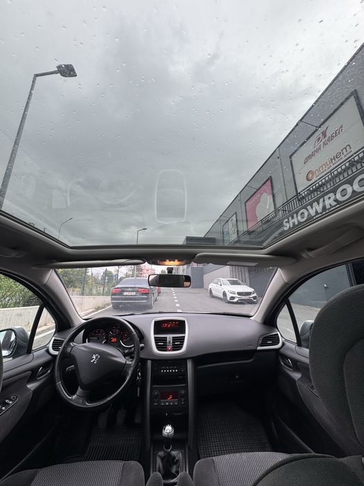 Peugeot 207 1.4 бензин клима панорама